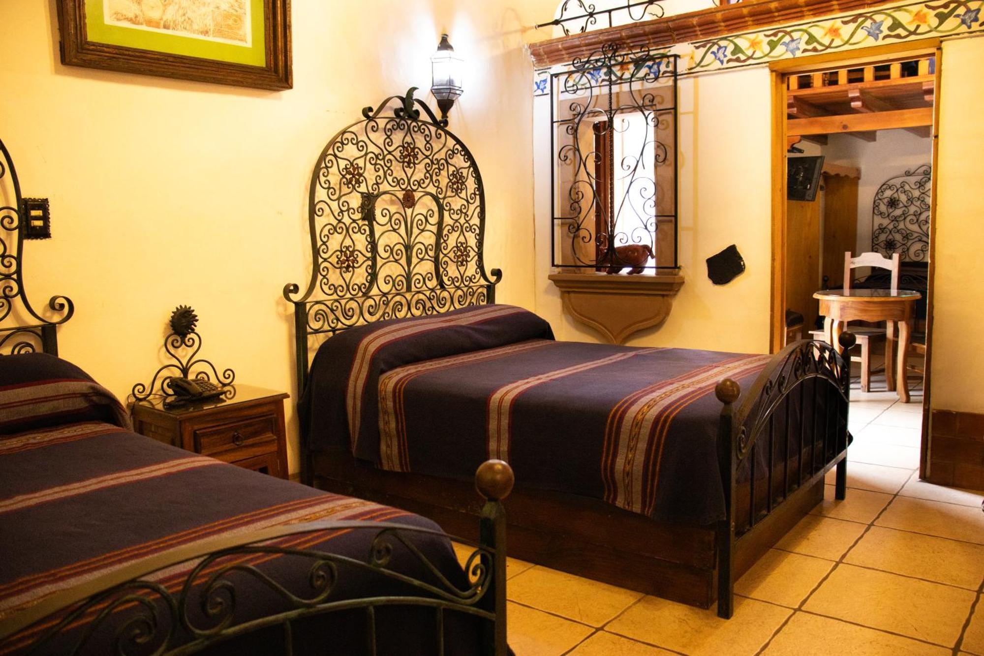 Hotel Los Escudos Pátzcuaro Exteriör bild