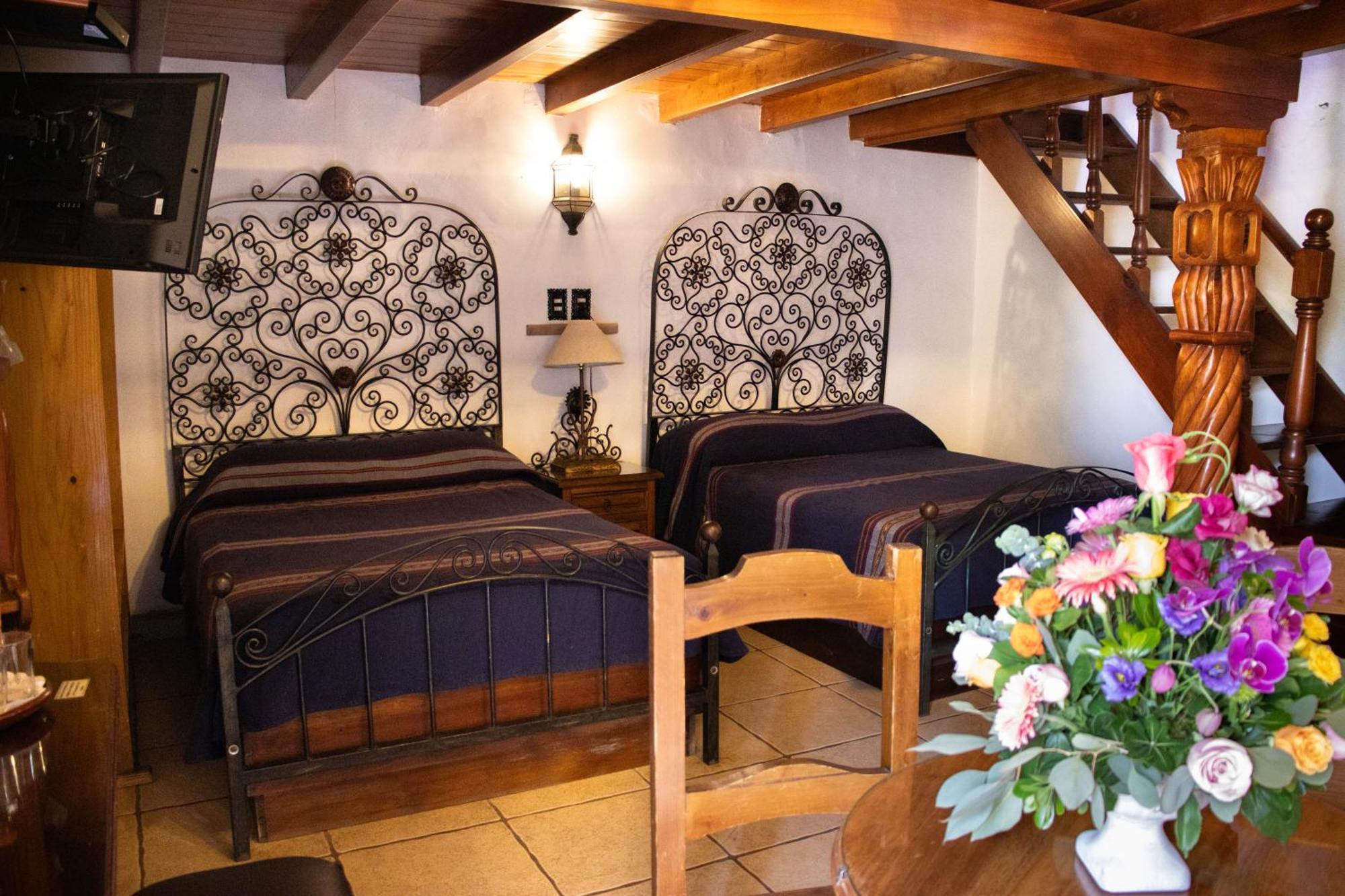 Hotel Los Escudos Pátzcuaro Exteriör bild