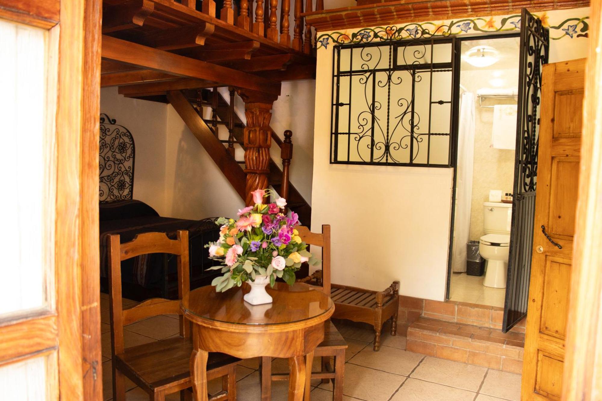 Hotel Los Escudos Pátzcuaro Exteriör bild