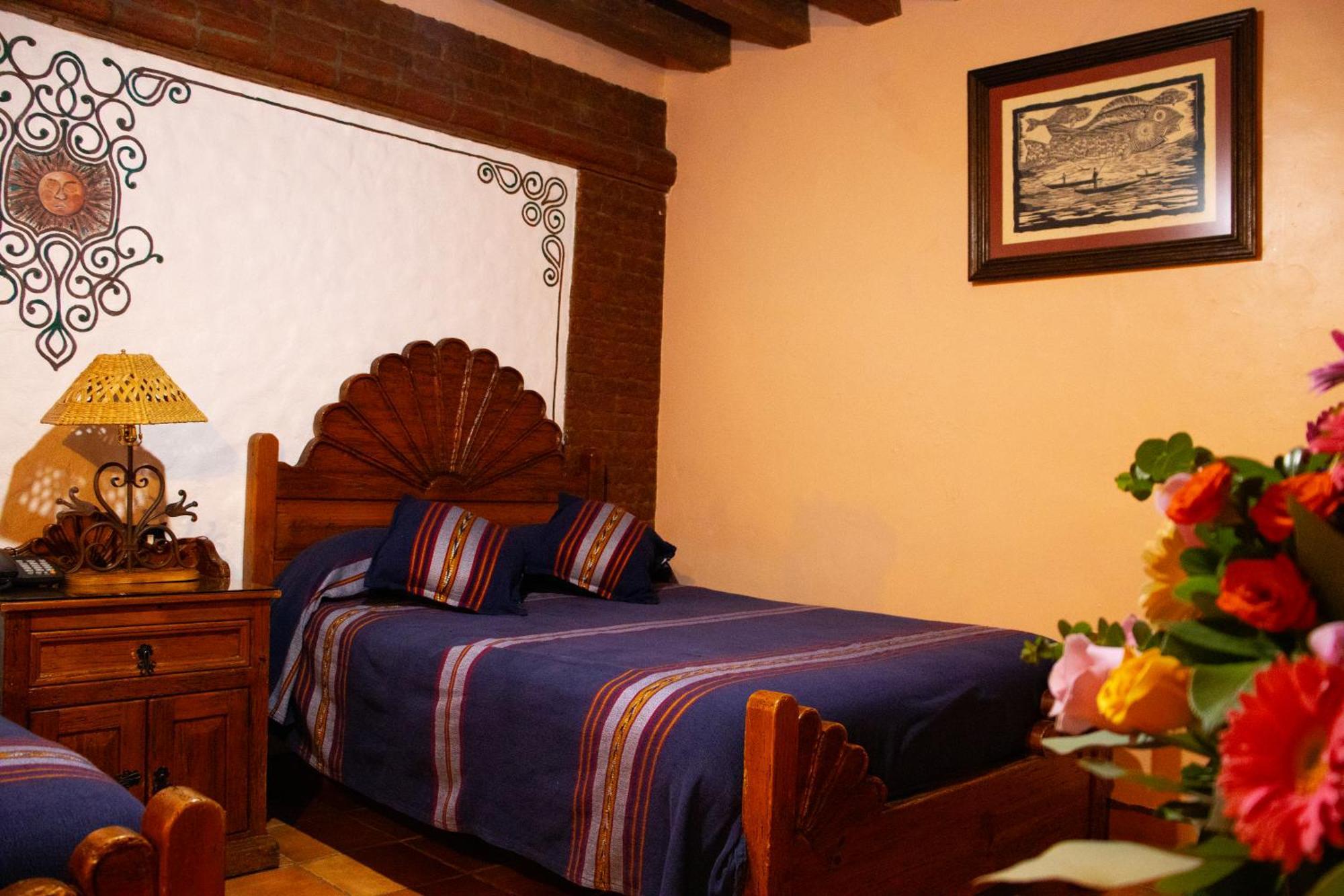 Hotel Los Escudos Pátzcuaro Exteriör bild