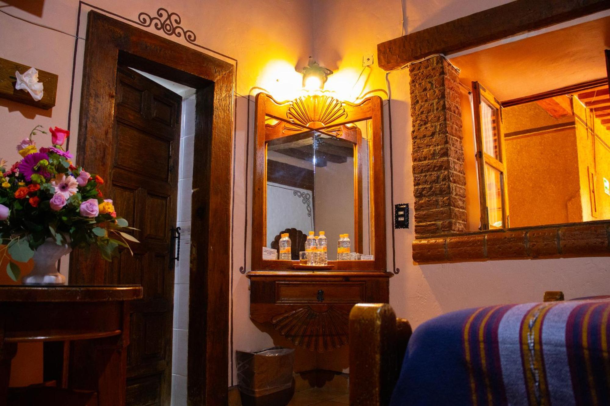 Hotel Los Escudos Pátzcuaro Exteriör bild