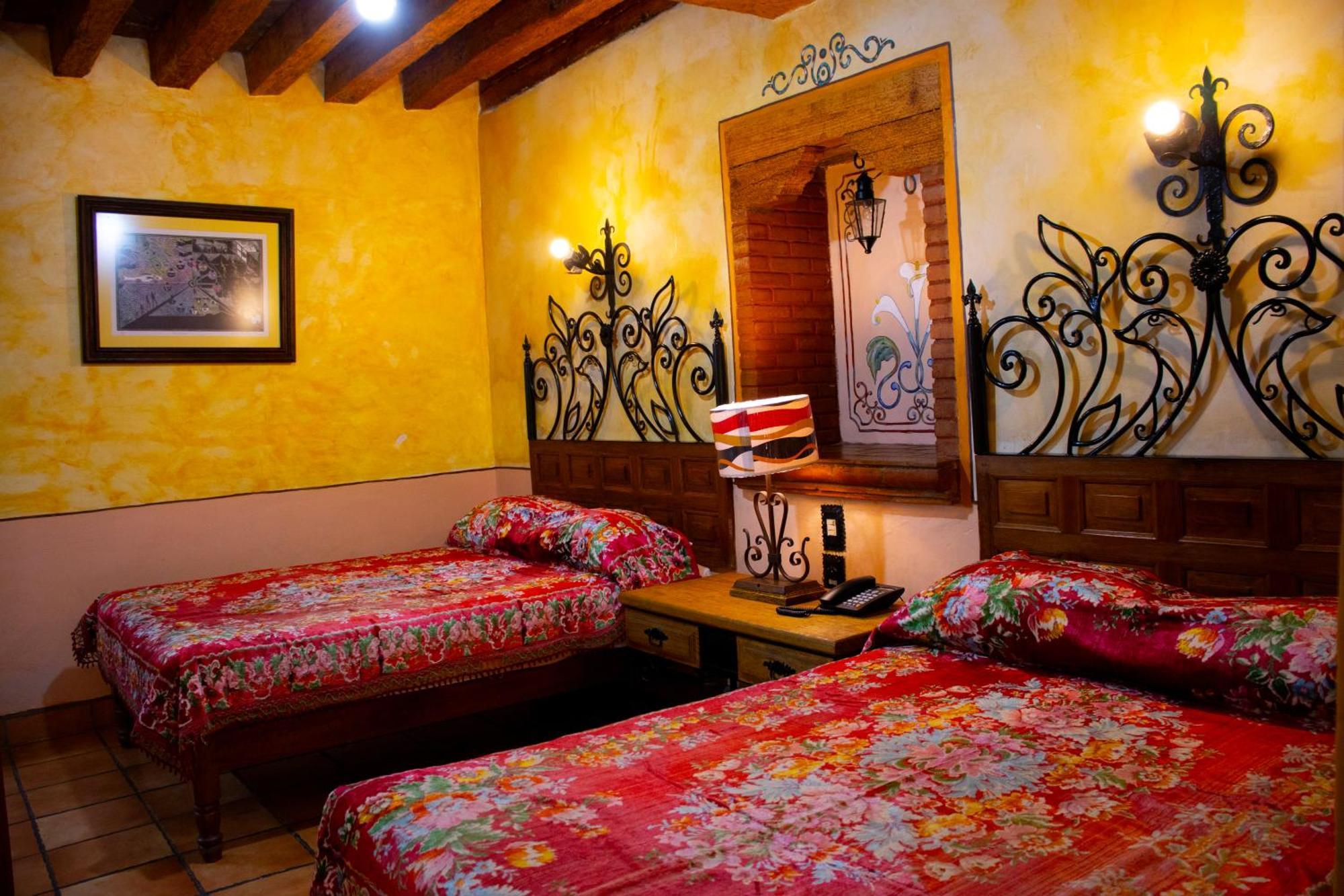Hotel Los Escudos Pátzcuaro Exteriör bild