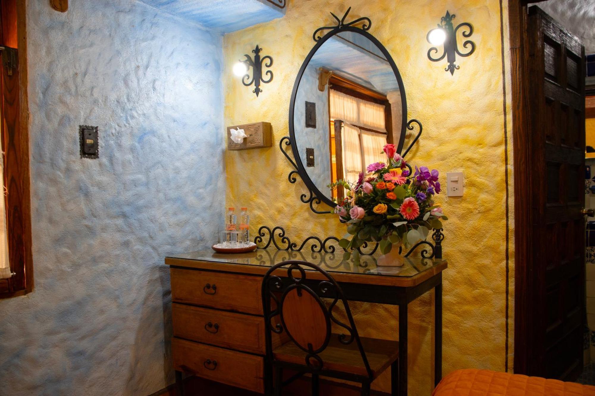 Hotel Los Escudos Pátzcuaro Exteriör bild