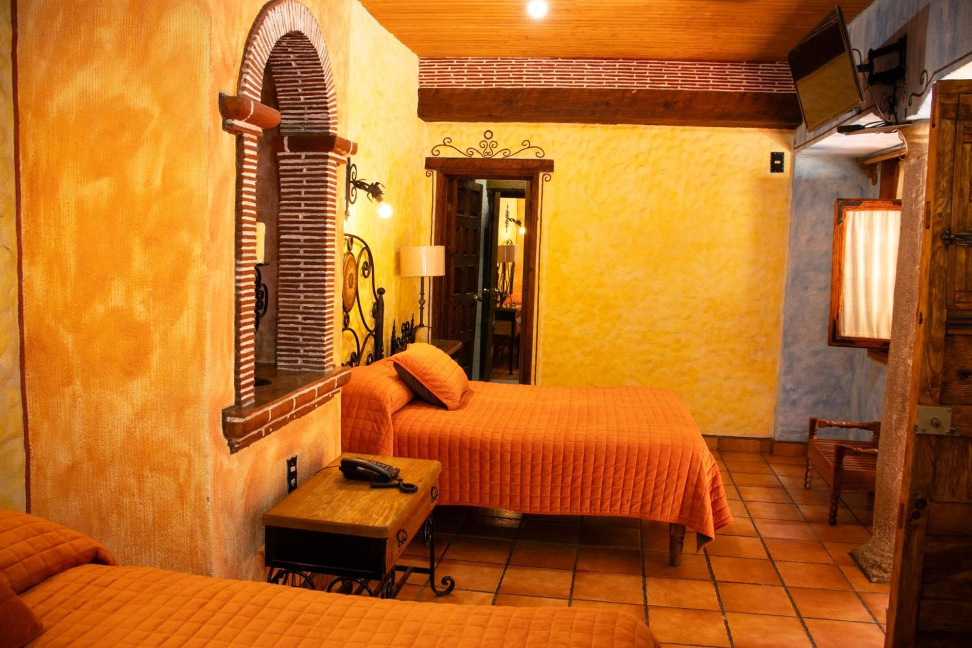 Hotel Los Escudos Pátzcuaro Exteriör bild