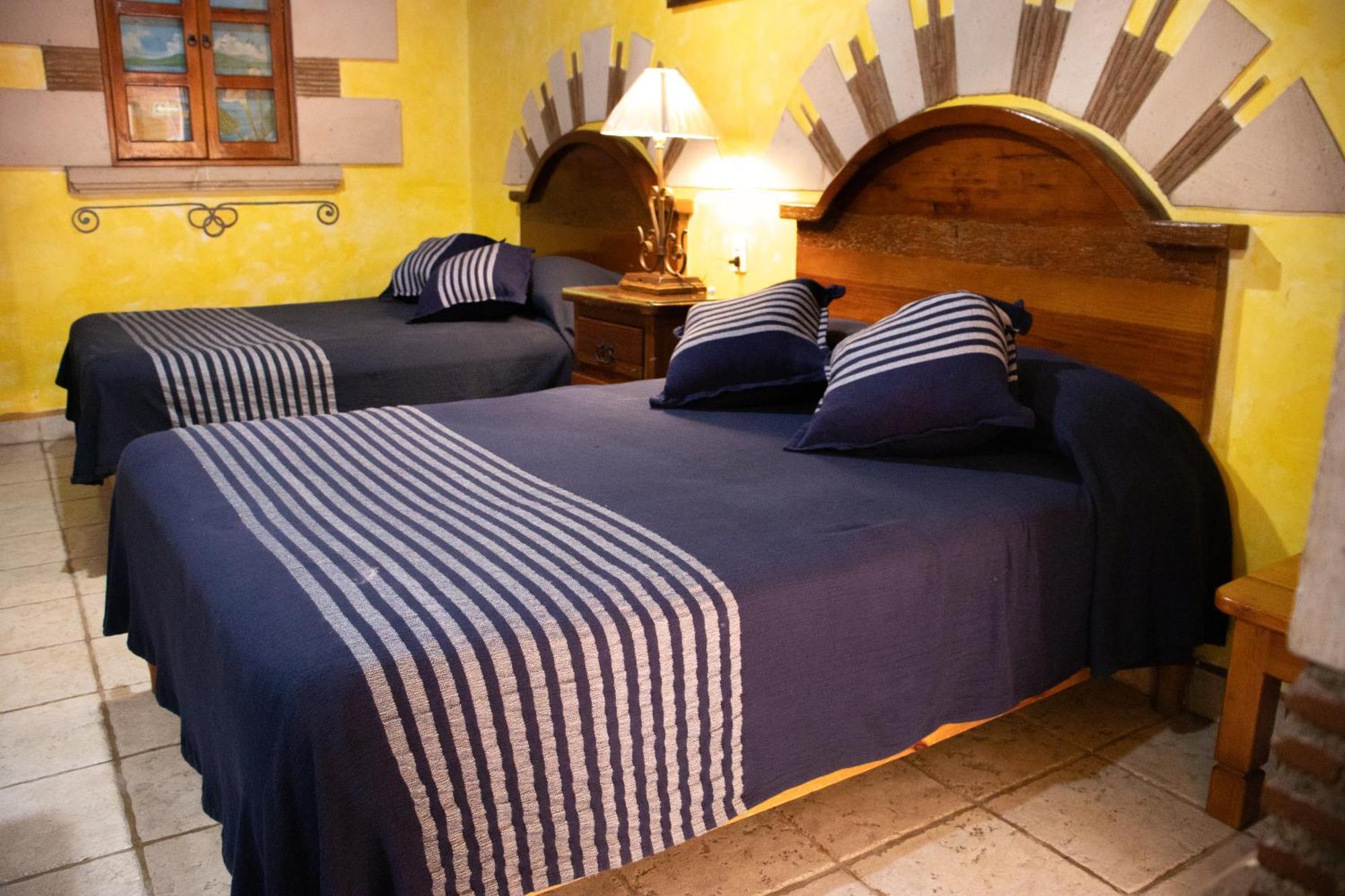Hotel Los Escudos Pátzcuaro Exteriör bild