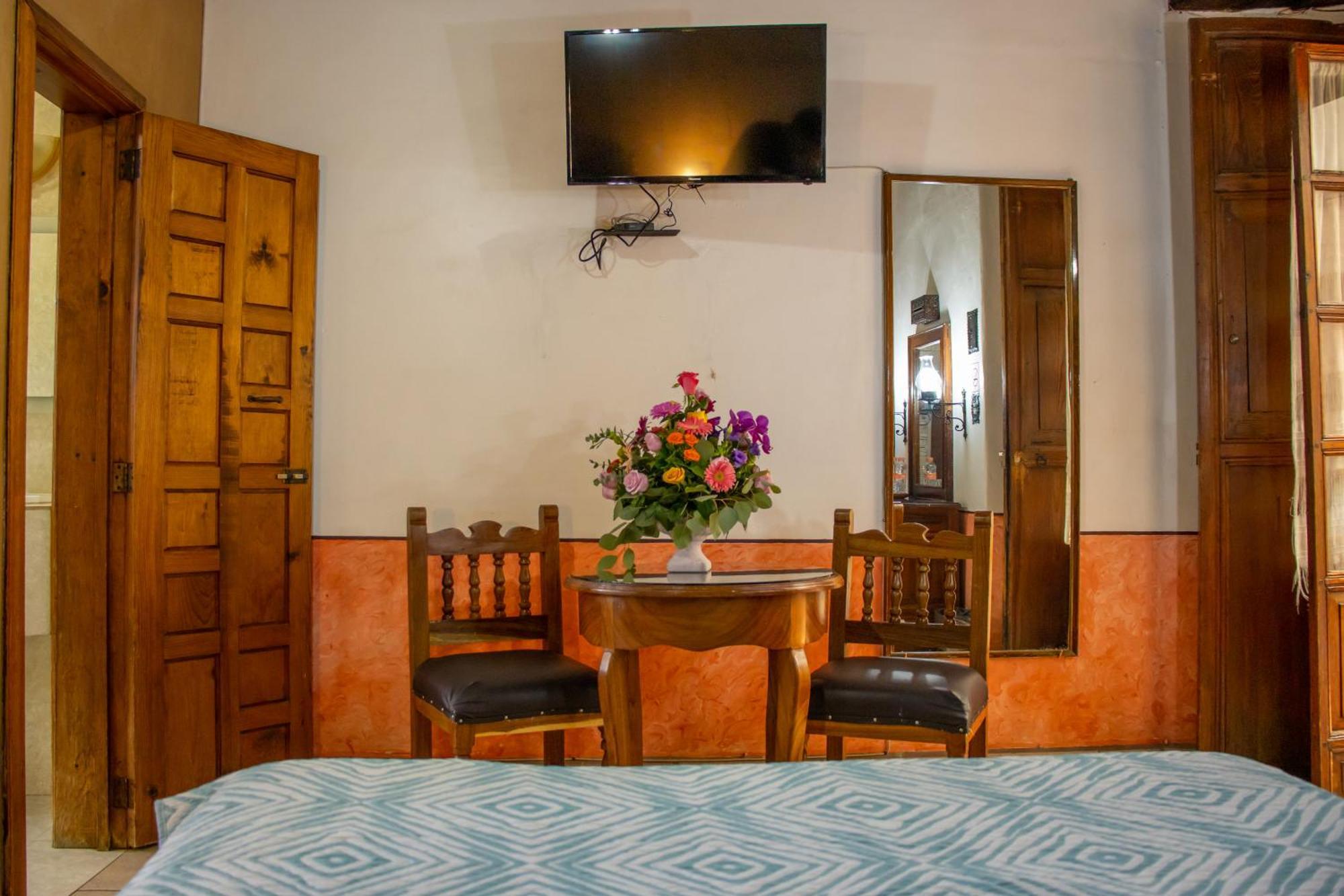 Hotel Los Escudos Pátzcuaro Exteriör bild