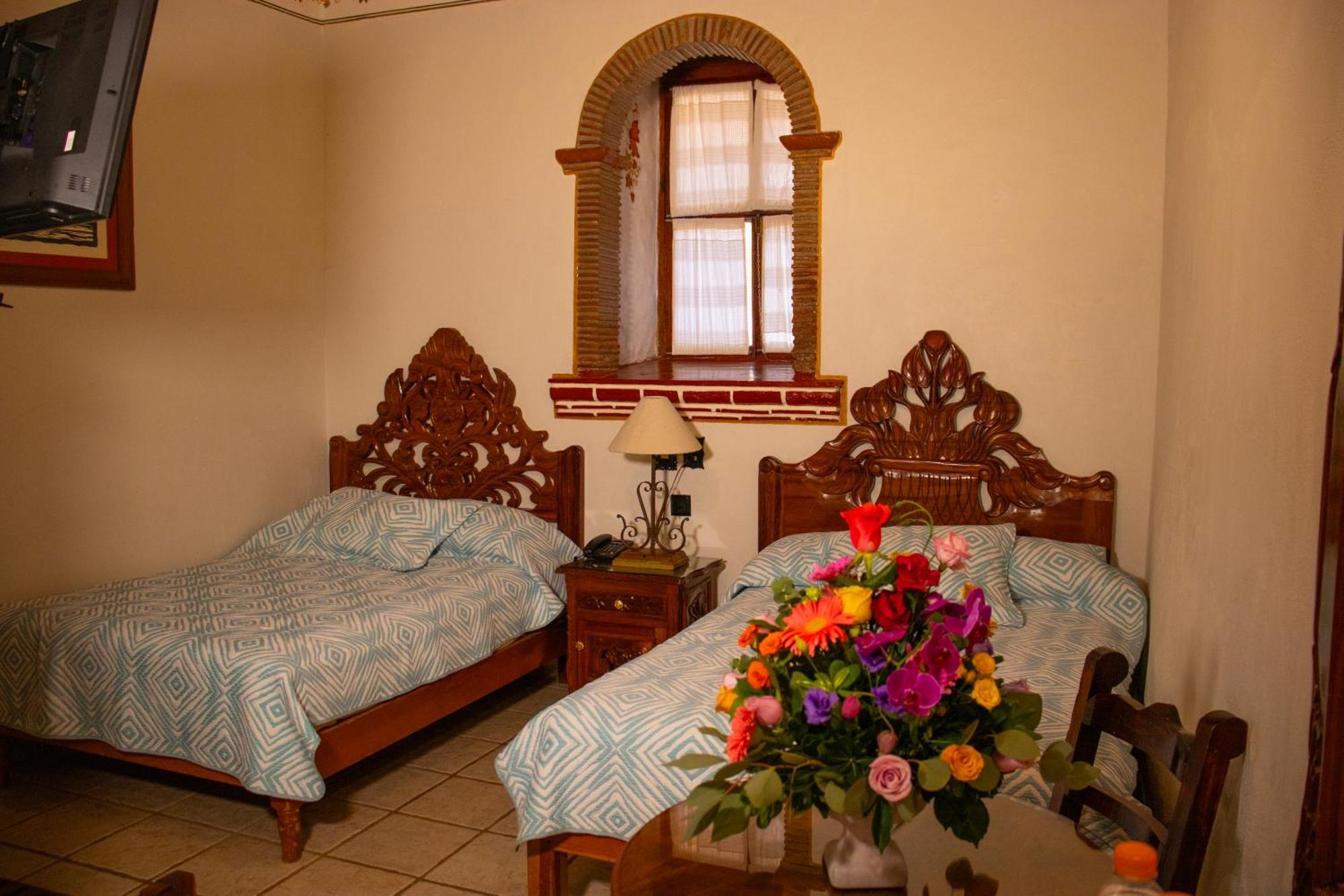 Hotel Los Escudos Pátzcuaro Exteriör bild
