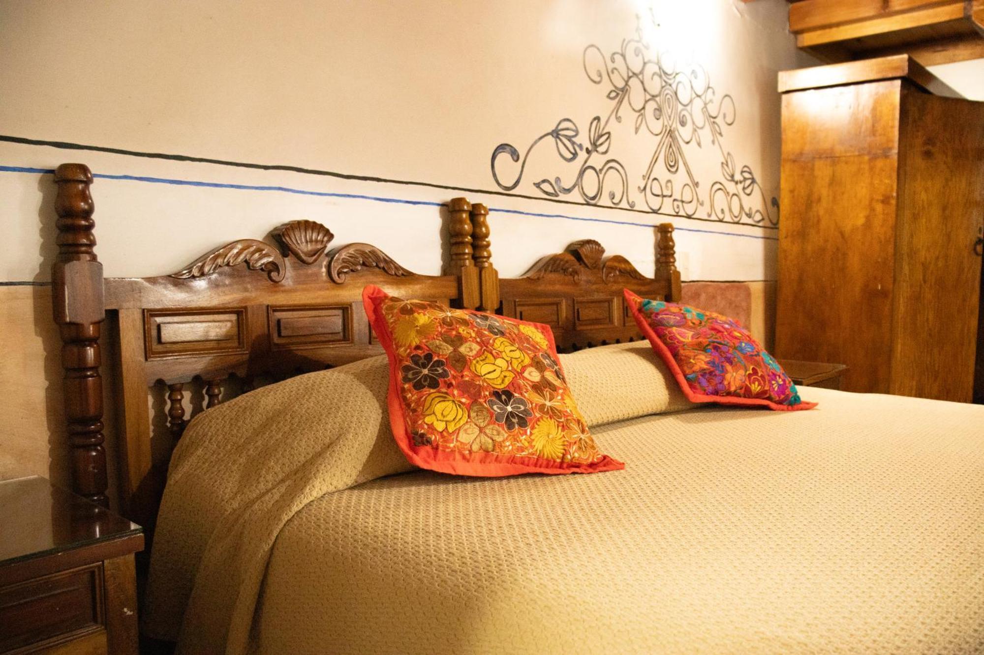 Hotel Los Escudos Pátzcuaro Exteriör bild