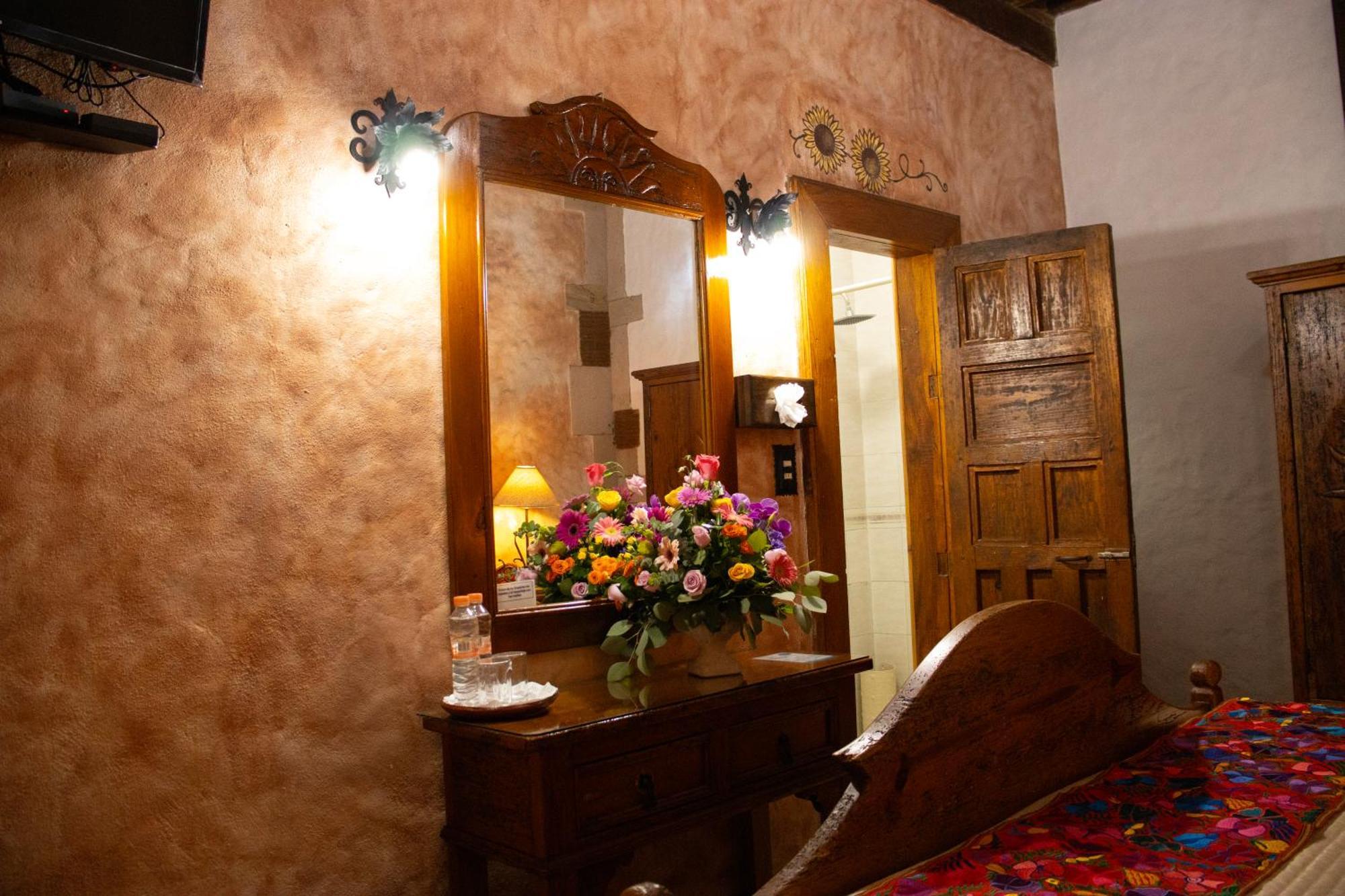 Hotel Los Escudos Pátzcuaro Exteriör bild