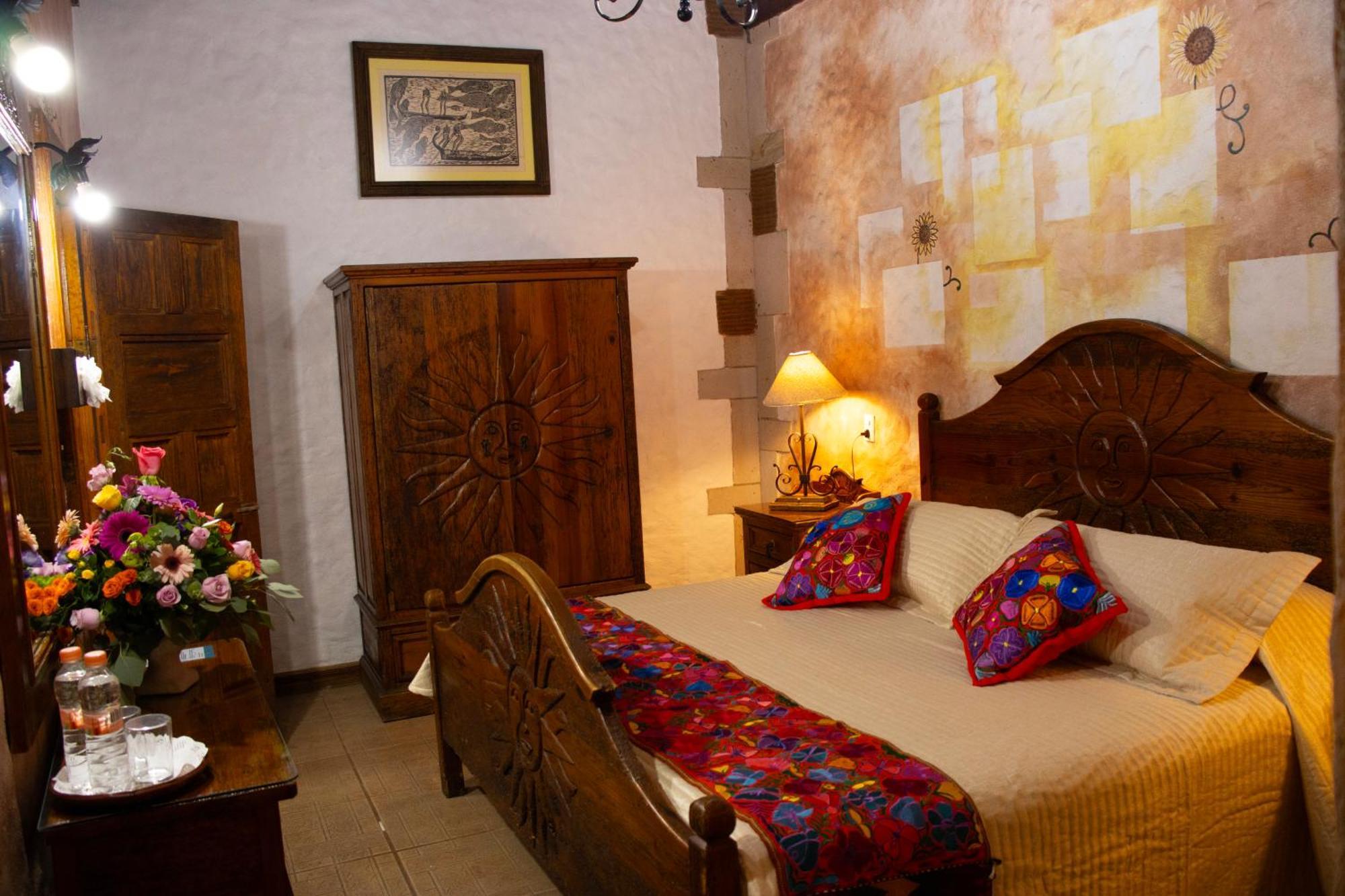 Hotel Los Escudos Pátzcuaro Exteriör bild