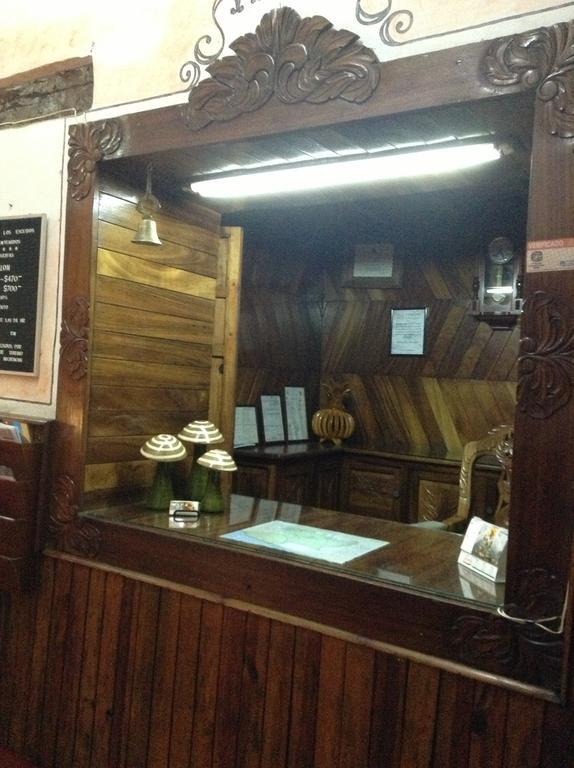 Hotel Los Escudos Pátzcuaro Exteriör bild