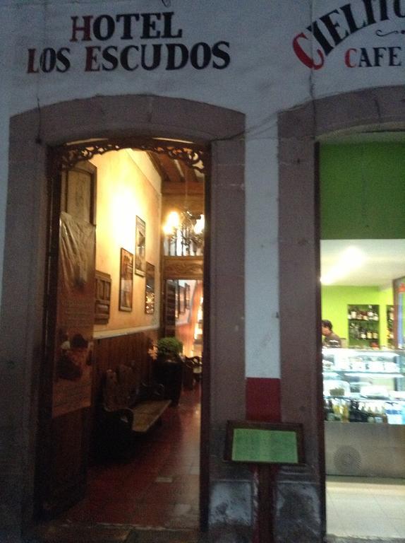 Hotel Los Escudos Pátzcuaro Exteriör bild