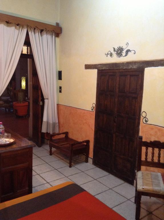 Hotel Los Escudos Pátzcuaro Exteriör bild