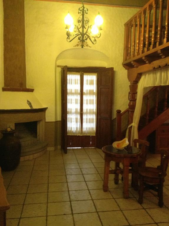 Hotel Los Escudos Pátzcuaro Exteriör bild