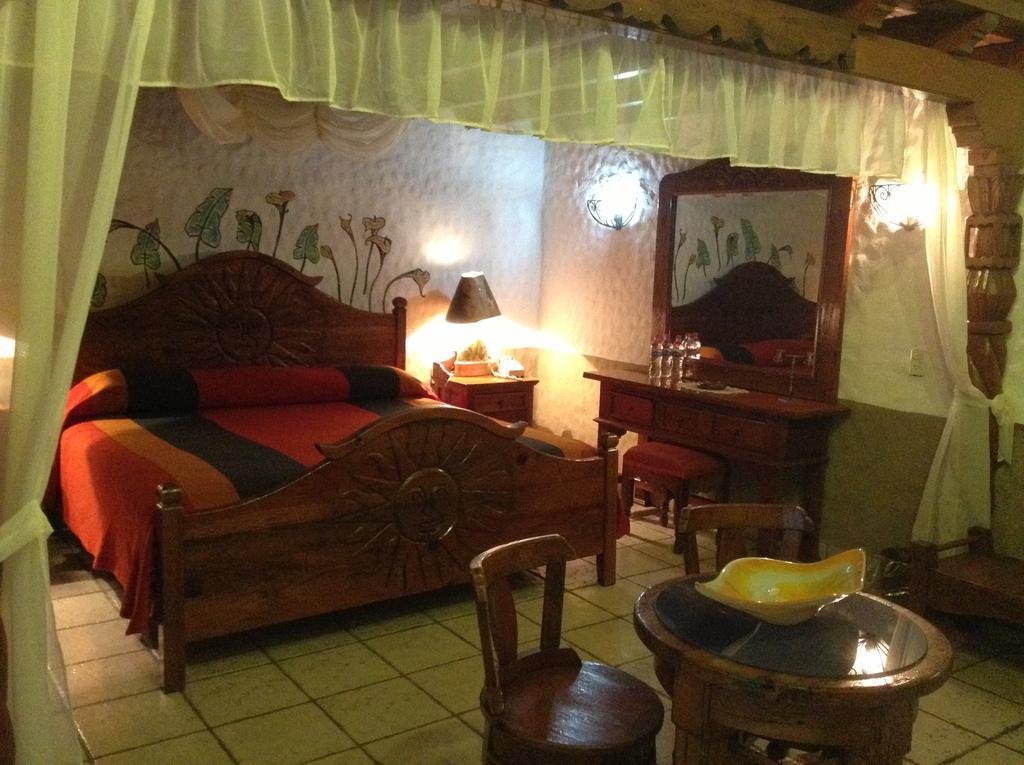 Hotel Los Escudos Pátzcuaro Exteriör bild