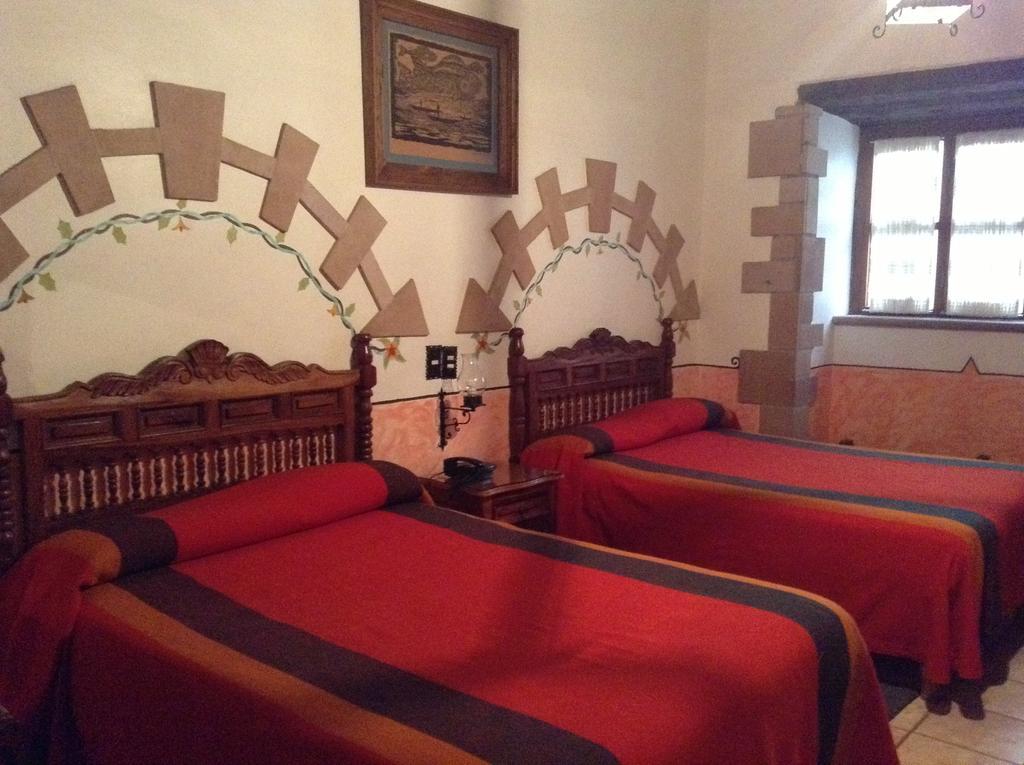 Hotel Los Escudos Pátzcuaro Exteriör bild