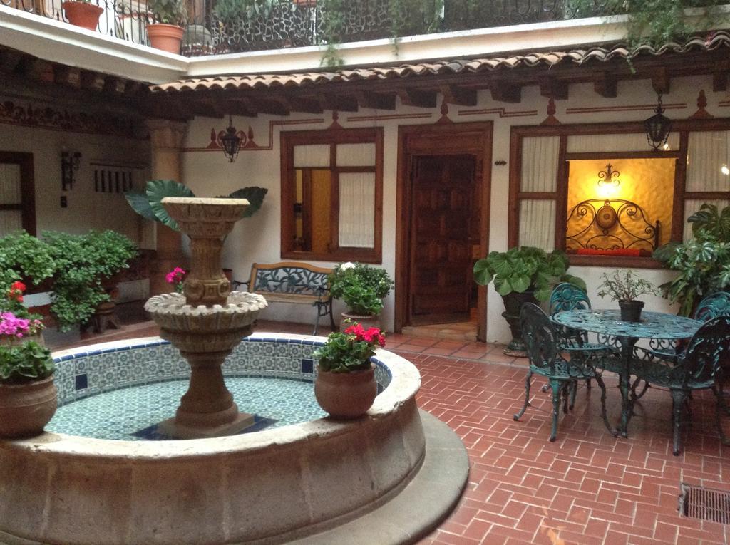 Hotel Los Escudos Pátzcuaro Exteriör bild